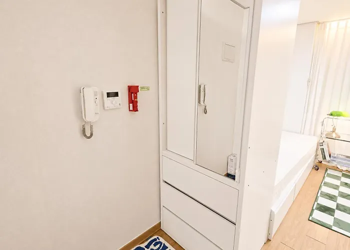 Apartment 43 Hongik Univ Station, 15 Minutes From Itaewon, Mangwon Market, Hapjeong, Single Accommodation, Fully Furnished Seoul
